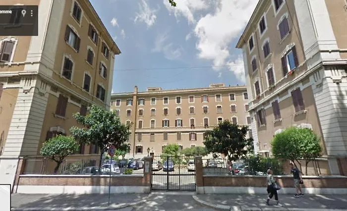 Oda ve Kahvaltı La Finestra Di Fronte Roma